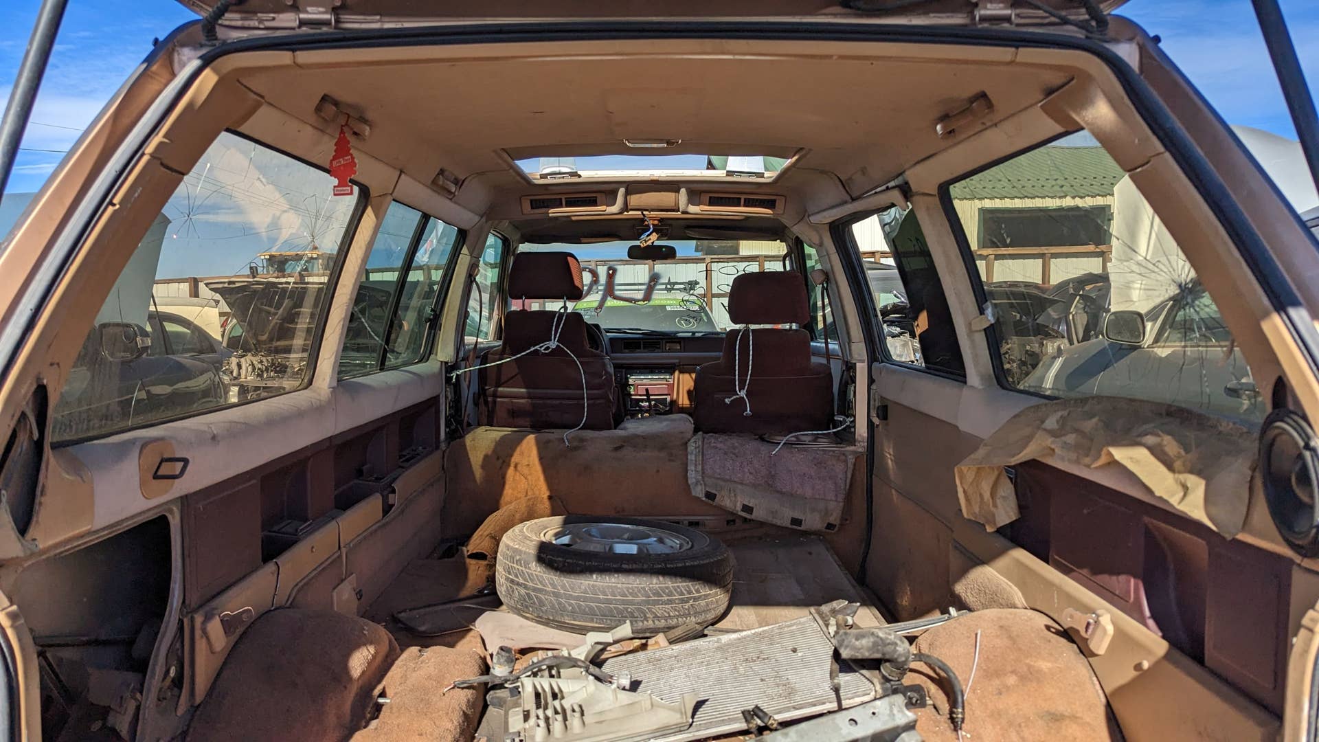 LYU様 ワゴン Junkyard Gem: 1984 Toyota Van LE - Autoblog